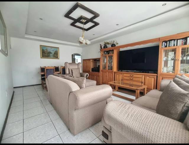 4 BEDROOM HOUSE FOR SALE IN ISIPINGO HILLS